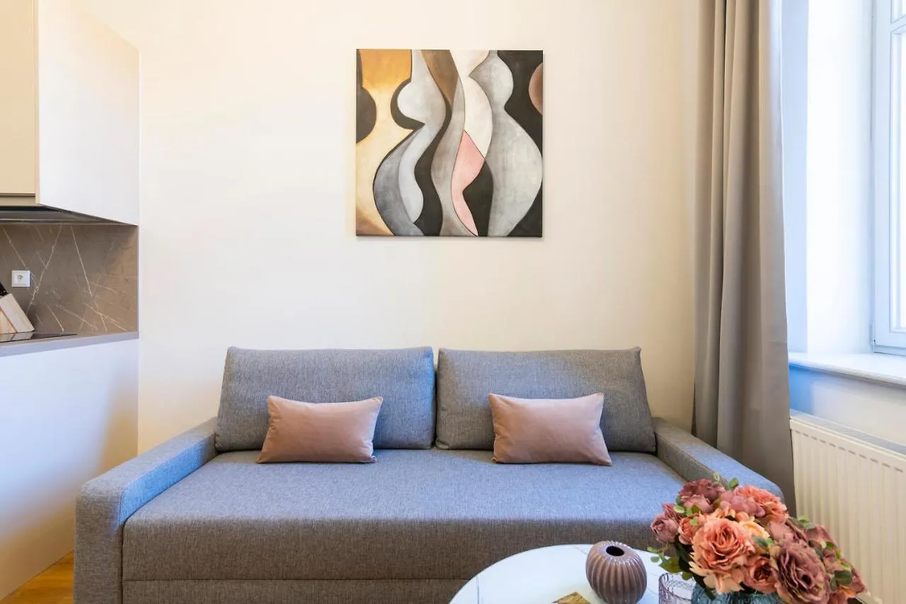 Hidden Art Boutique Residence By Dwellfort Prague 4*,