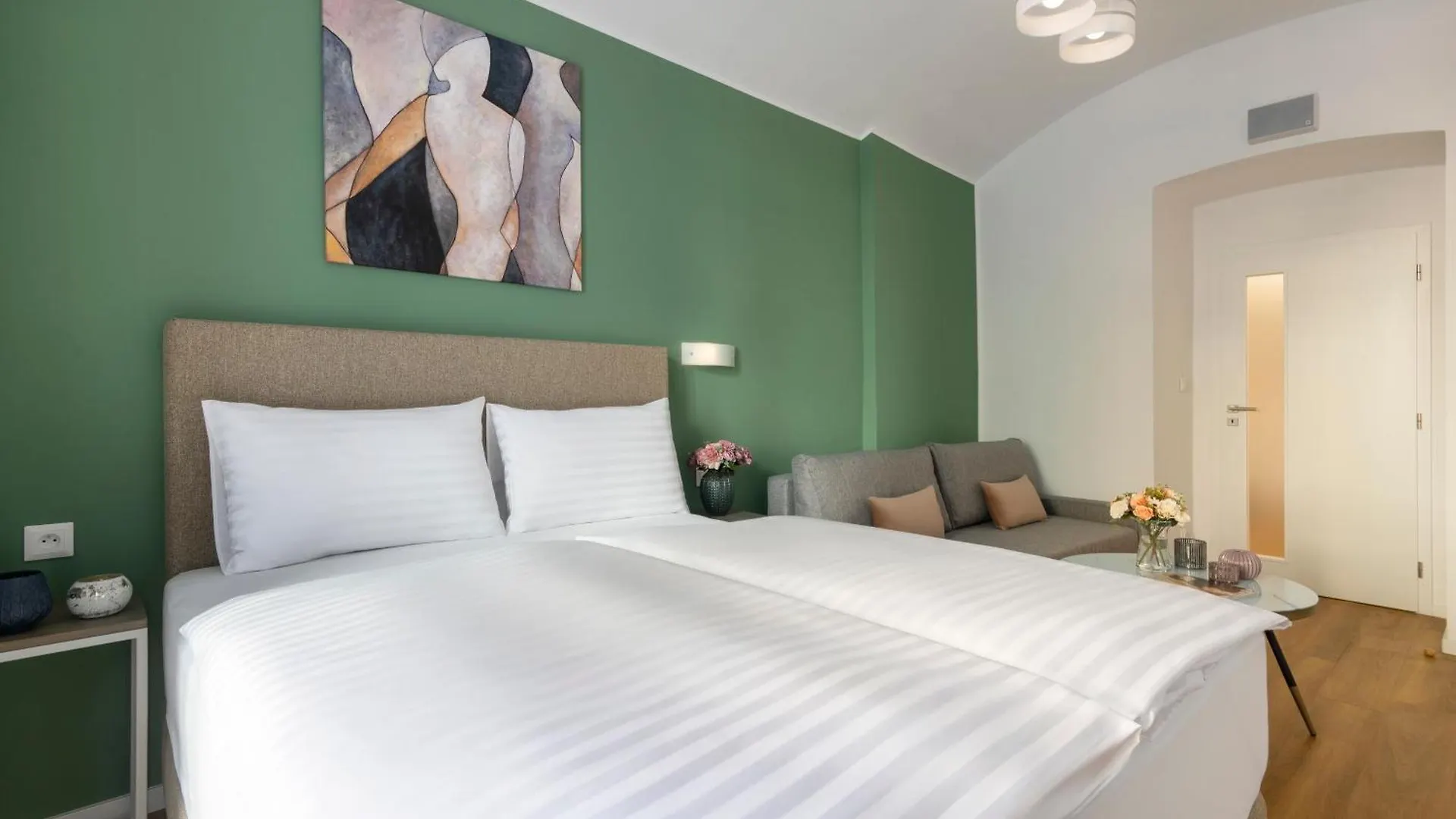 Hidden Art Boutique Residence By Dwellfort Prague 4*,