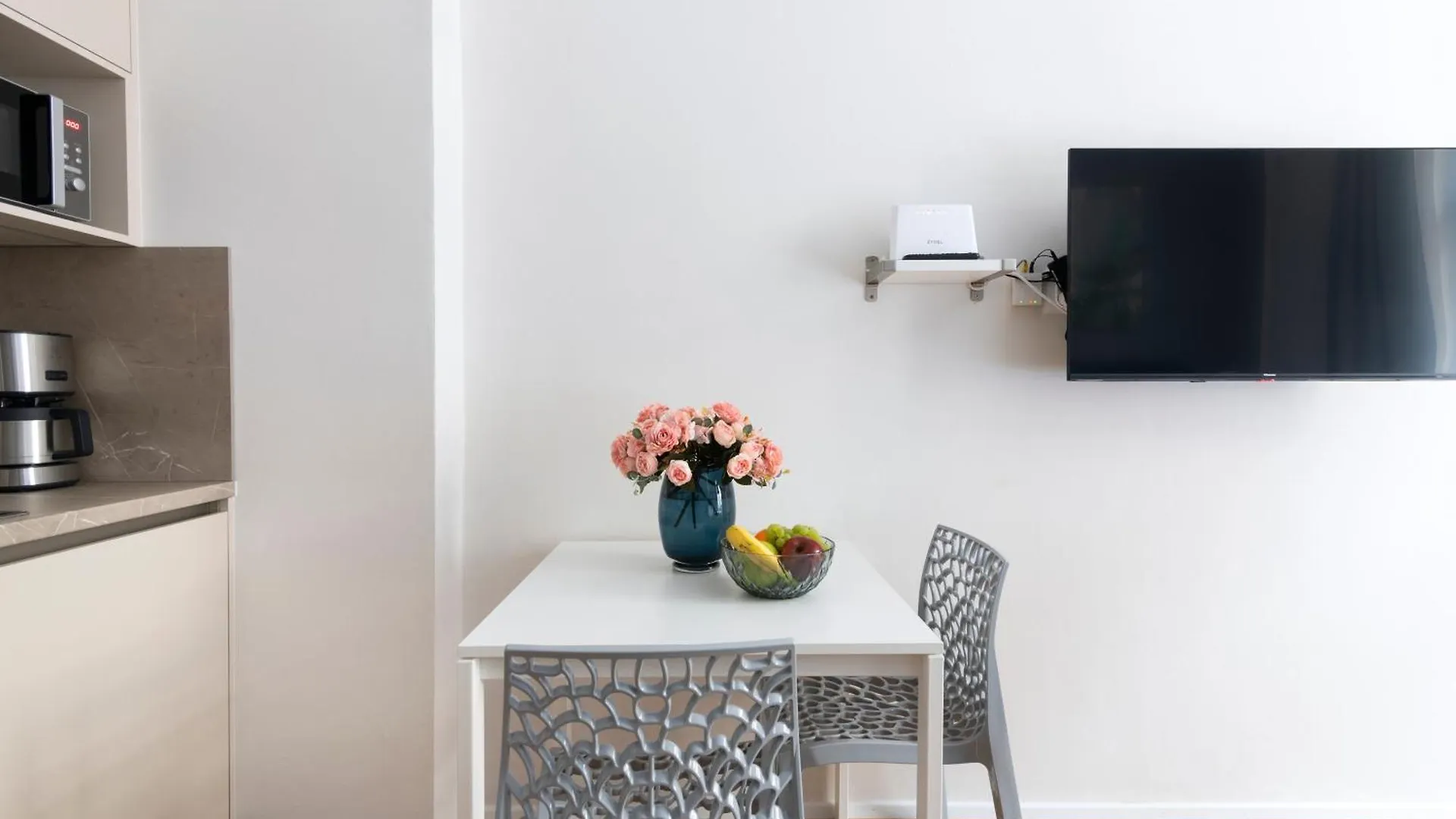 Hidden Art Boutique Residence By Dwellfort Prague 4*,
