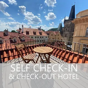 Appart hôtel Orea Place Charles Bridge