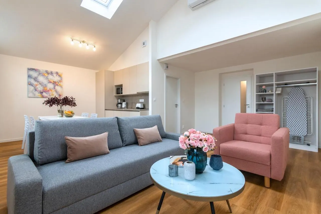 Hidden Art Boutique Residence By Dwellfort Praga Apartahotel