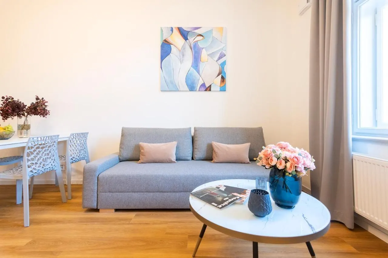 Apartahotel Hidden Art Boutique Residence By Dwellfort Praga