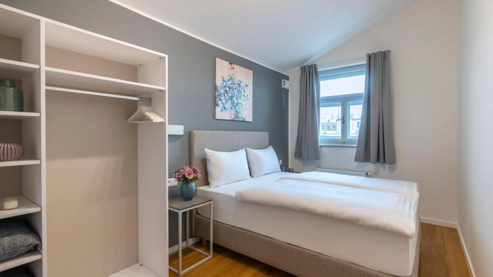 Hidden Art Boutique Residence By Dwellfort Prague 4*,